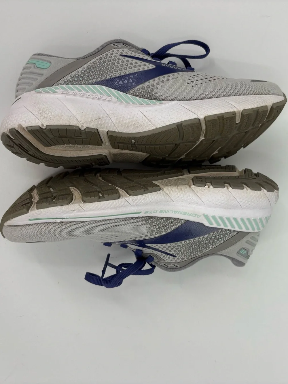 Brooks Adrenaline GTS 22 Running Shoes in Gray Women’s Size 7